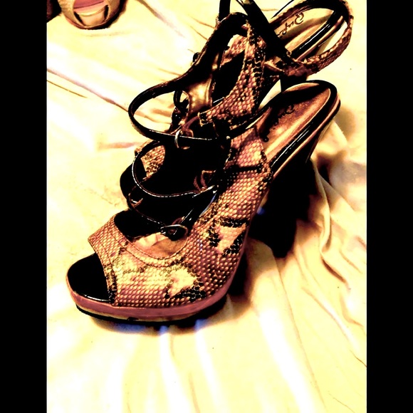 Quipid Snakeskin heels 🤎 - Picture 1 of 3